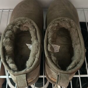 UGG Women’s Classic Ultra Mini Boots Antilope LIKE NEW